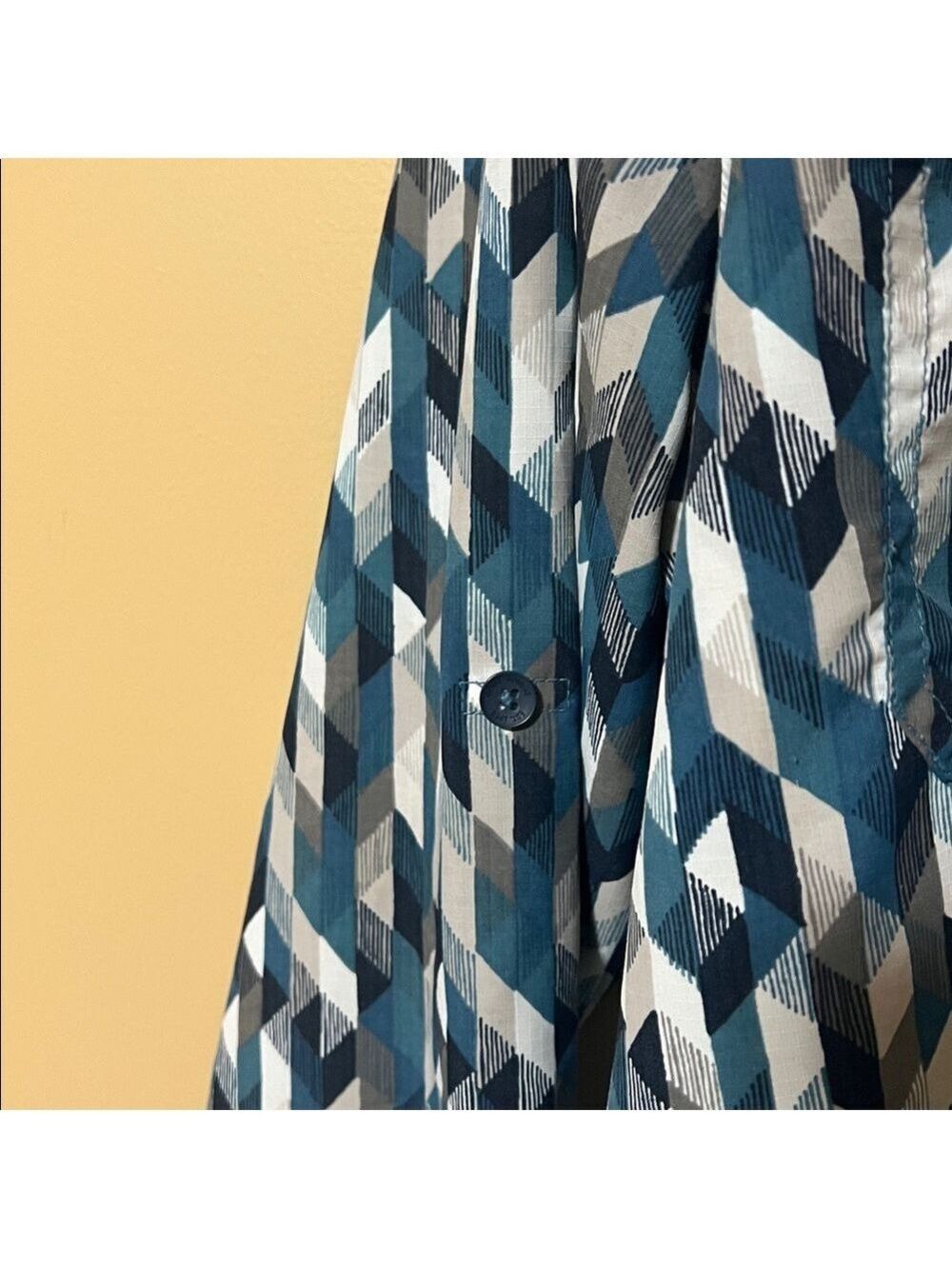 Royal Robbins Blue Geometric Button Down Shirt. XL - Picture 6 of 11